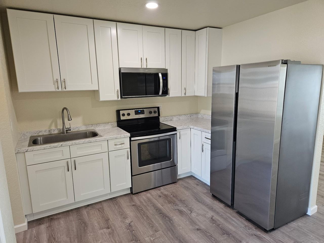 Lagrange Ave #105 - Photo 3 of 9