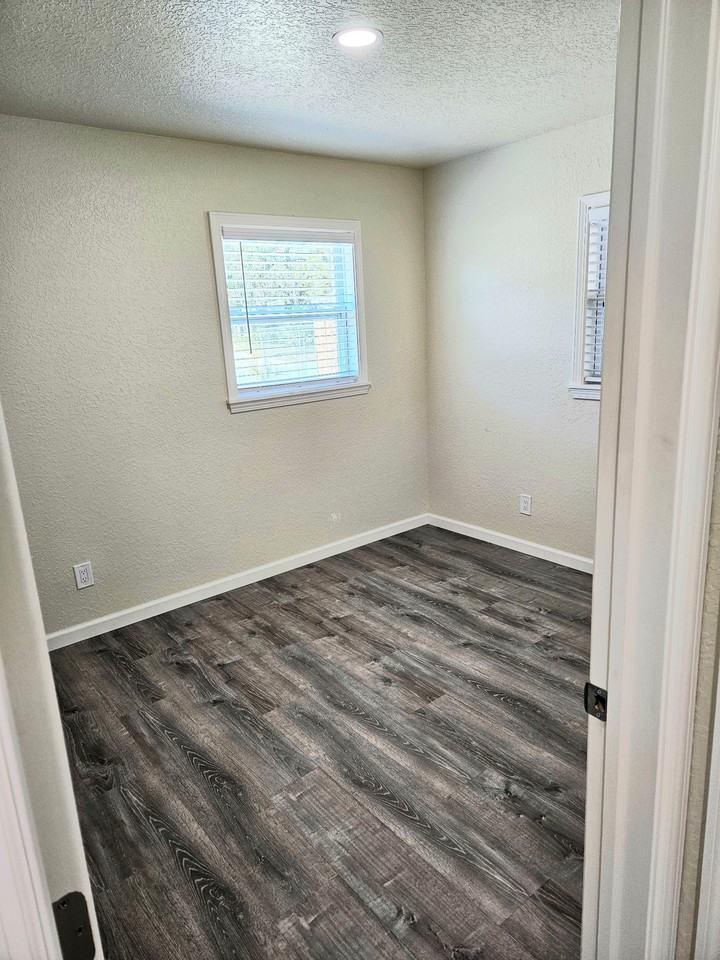 Lagrange Ave #105 - Photo 6 of 9