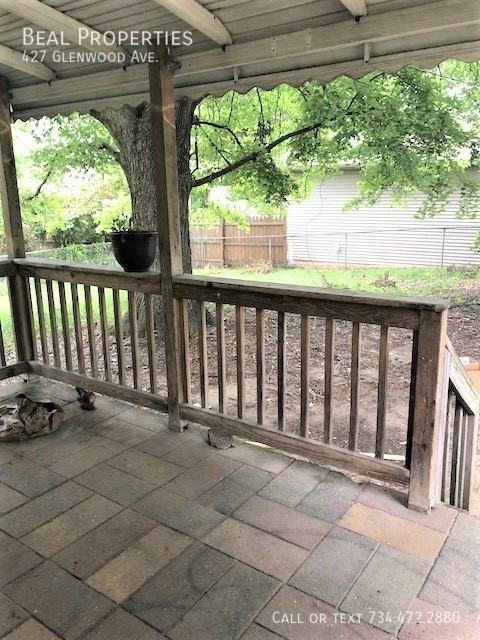 427 Glenwood Ave - Photo 3 of 9