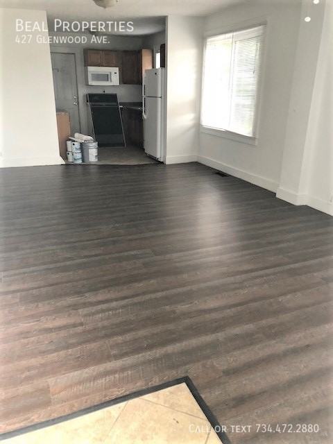 427 Glenwood Ave - Photo 5 of 9