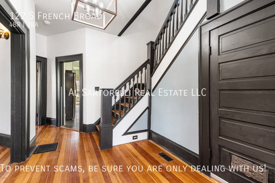 122 S French Broad Ave - Photo 5 of 36