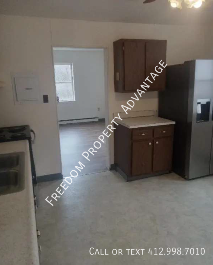 1943 Broadway Ave #B - Photo 3 of 9