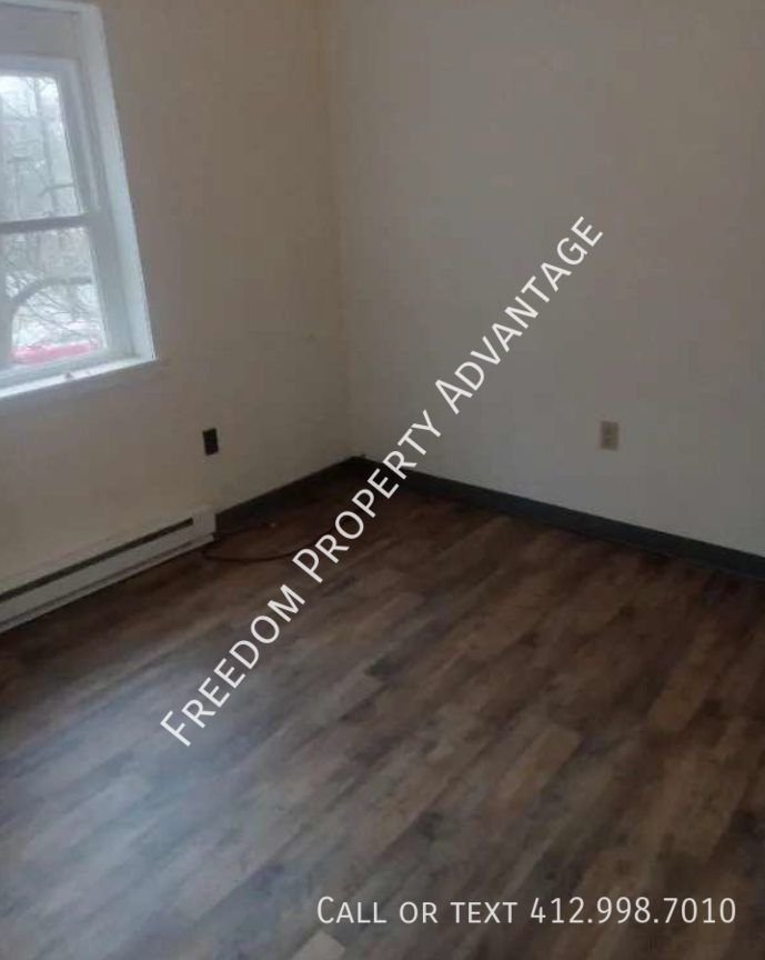 1943 Broadway Ave #B - Photo 6 of 9