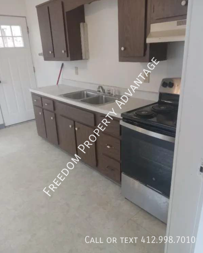 1943 Broadway Ave #B - Photo 7 of 9