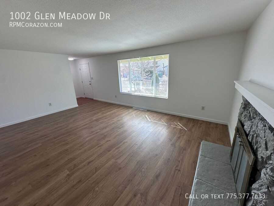1002 Glen Meadow Dr - Photo 4 of 22