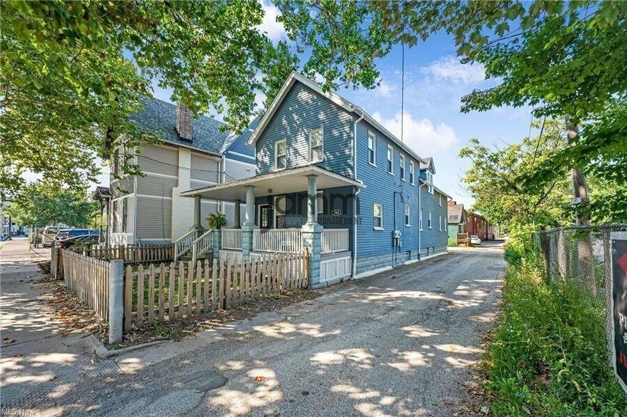 1960 Randall Rd - Photo 2 of 14