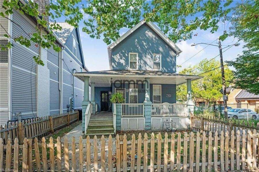 1960 Randall Rd - Photo 3 of 14