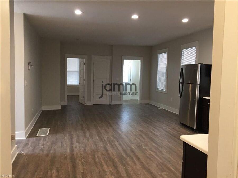 1960 Randall Rd - Photo 5 of 14