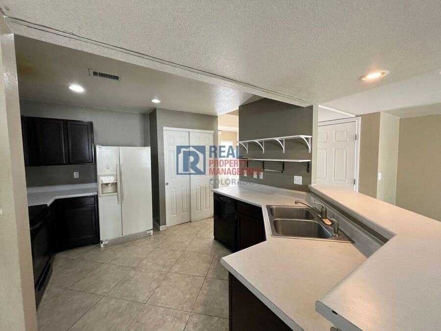 5890 Ceylon St #E - Photo 2 of 12