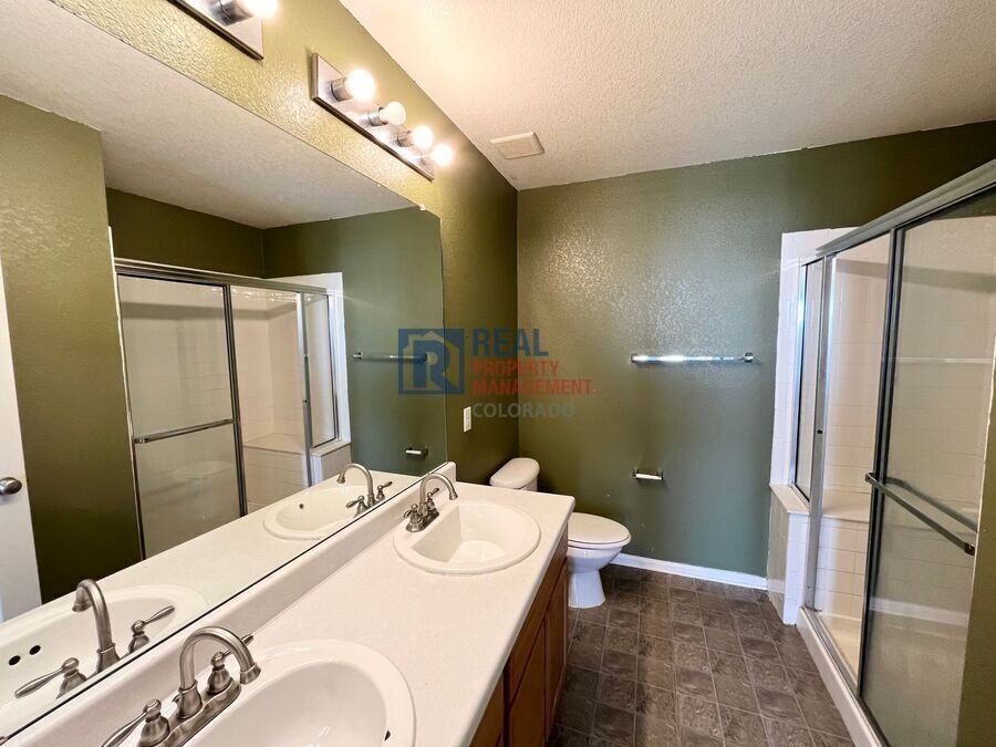 5890 Ceylon St #E - Photo 7 of 12