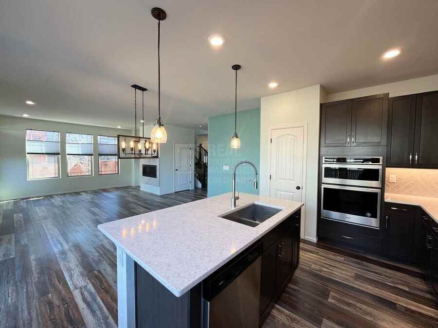 5873 Geneva St - Photo 4 of 20