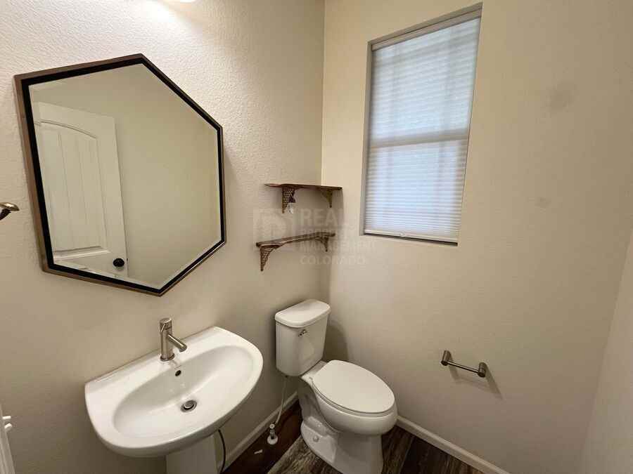 5873 Geneva St - Photo 6 of 20