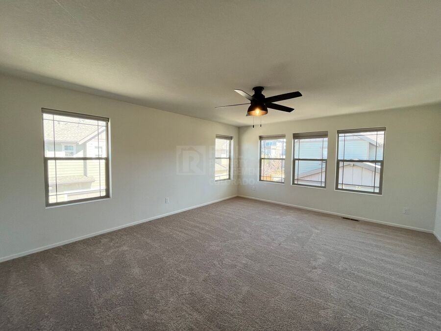 5873 Geneva St - Photo 7 of 20