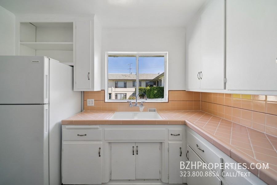 1308 Havenhurst Dr #19 - Photo 6 of 16