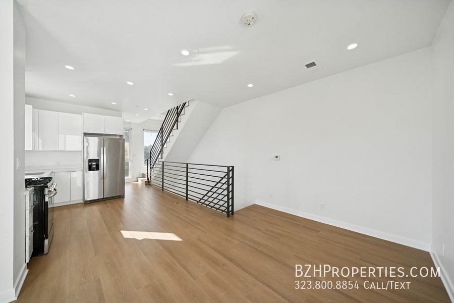 4523 1/2 St Elmo Dr - Photo 6 of 26