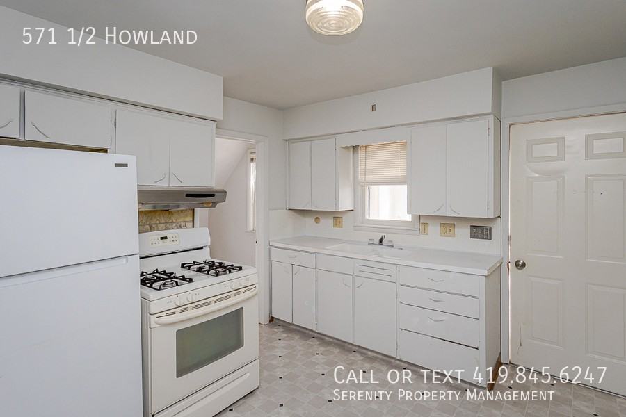 571 1/2 Howland Ave #2 - Photo 6 of 15