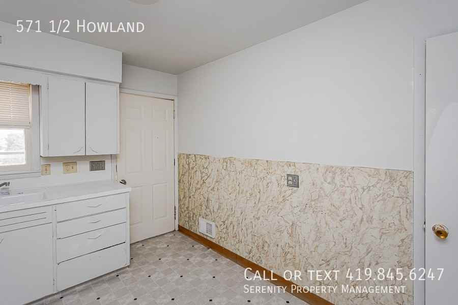 571 1/2 Howland Ave #2 - Photo 7 of 15