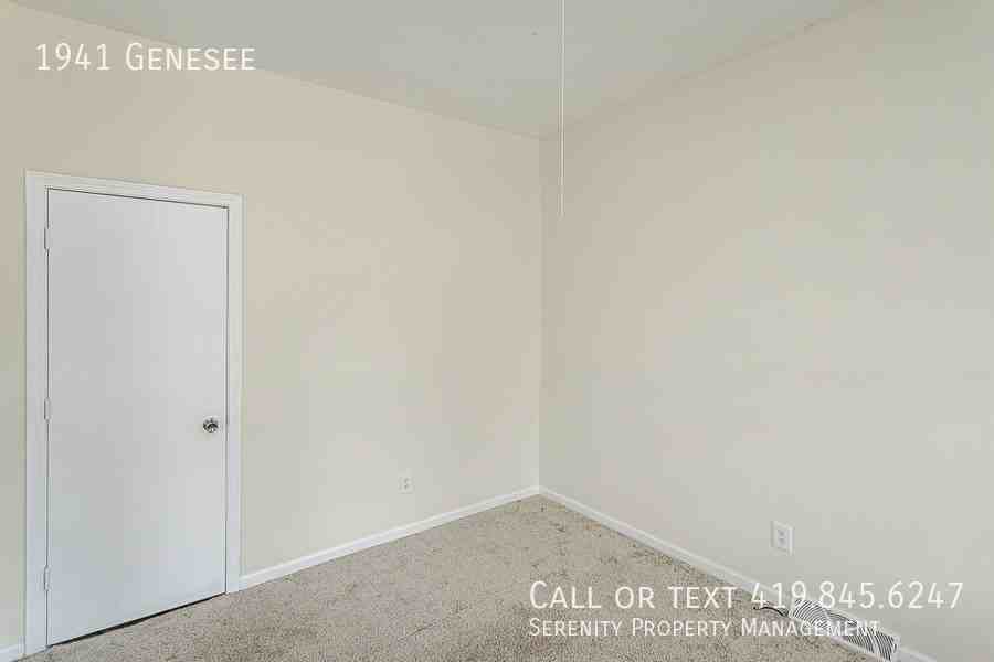 1941 Genesee St - Photo 5 of 13