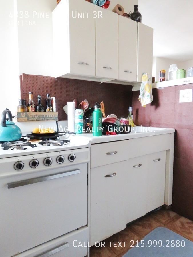 4338 Pine St #3R - Photo 3 of 5