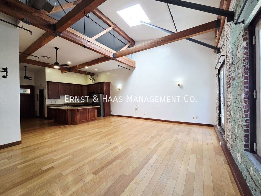 800 S Pacific Ave #208 - Photo 3 of 9