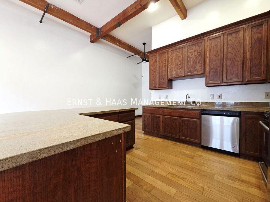 800 S Pacific Ave #208 - Photo 7 of 9