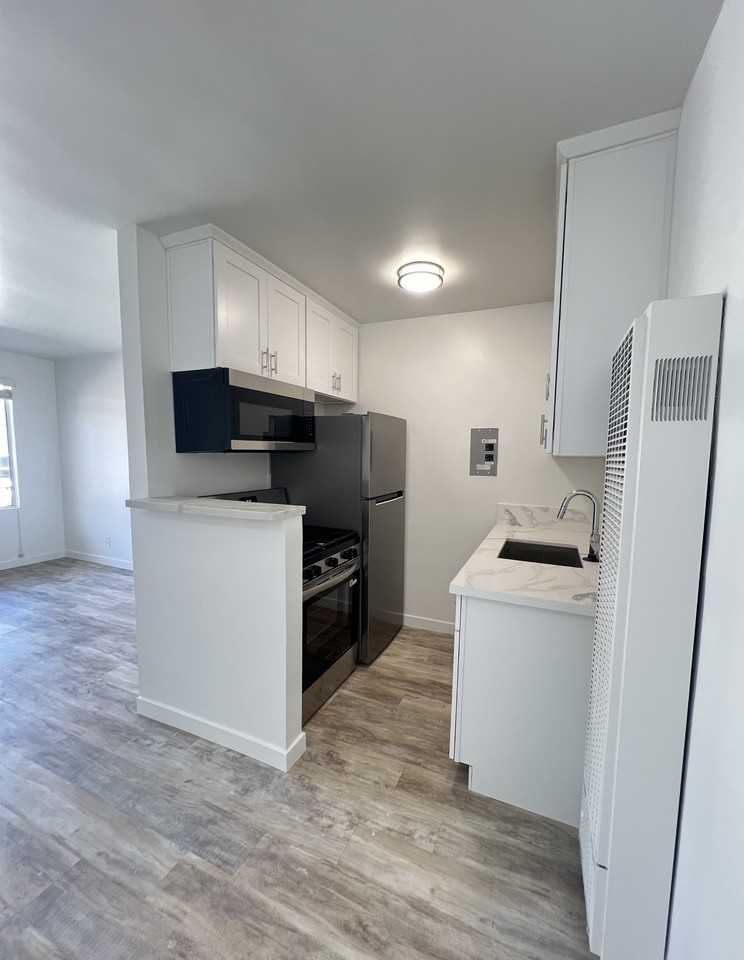 Vernon Avenue Apartments - Photo 2 of 7