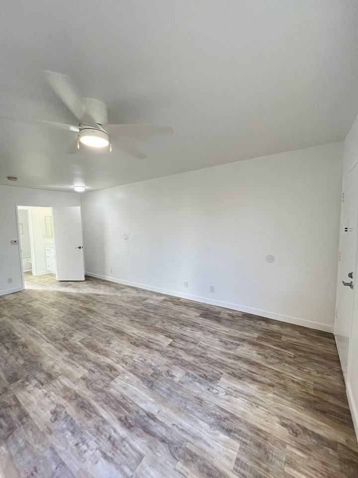 Vernon Avenue Apartments - Photo 7 of 7