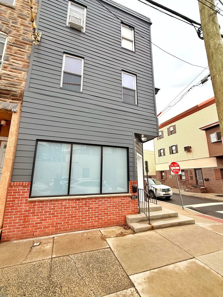 1814 S 13th St #2R - Photo 3 of 34