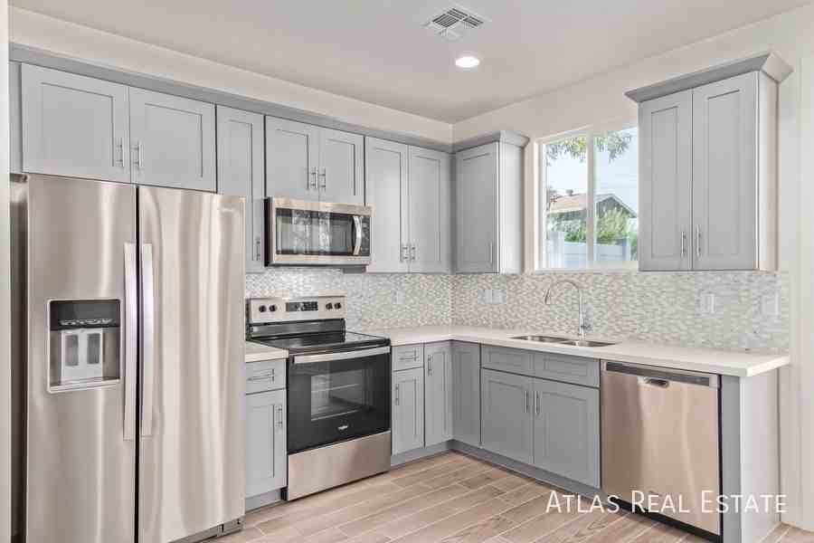 3010 E Yale St #1 - Photo 7 of 31