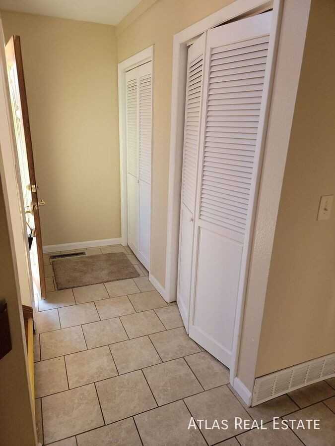 408 Columbia Rd - Photo 3 of 21