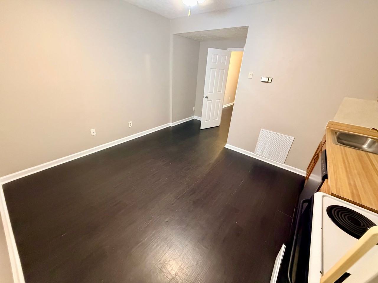 139 Macey Ave #Q - Photo 3 of 11