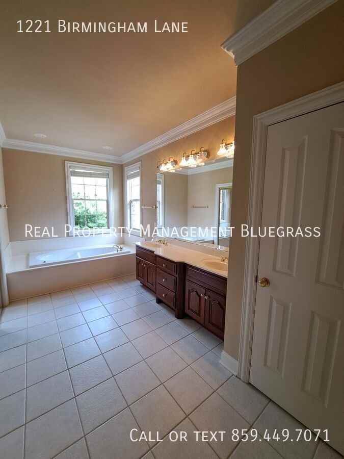 1221 Birmingham Ln - Photo 7 of 22