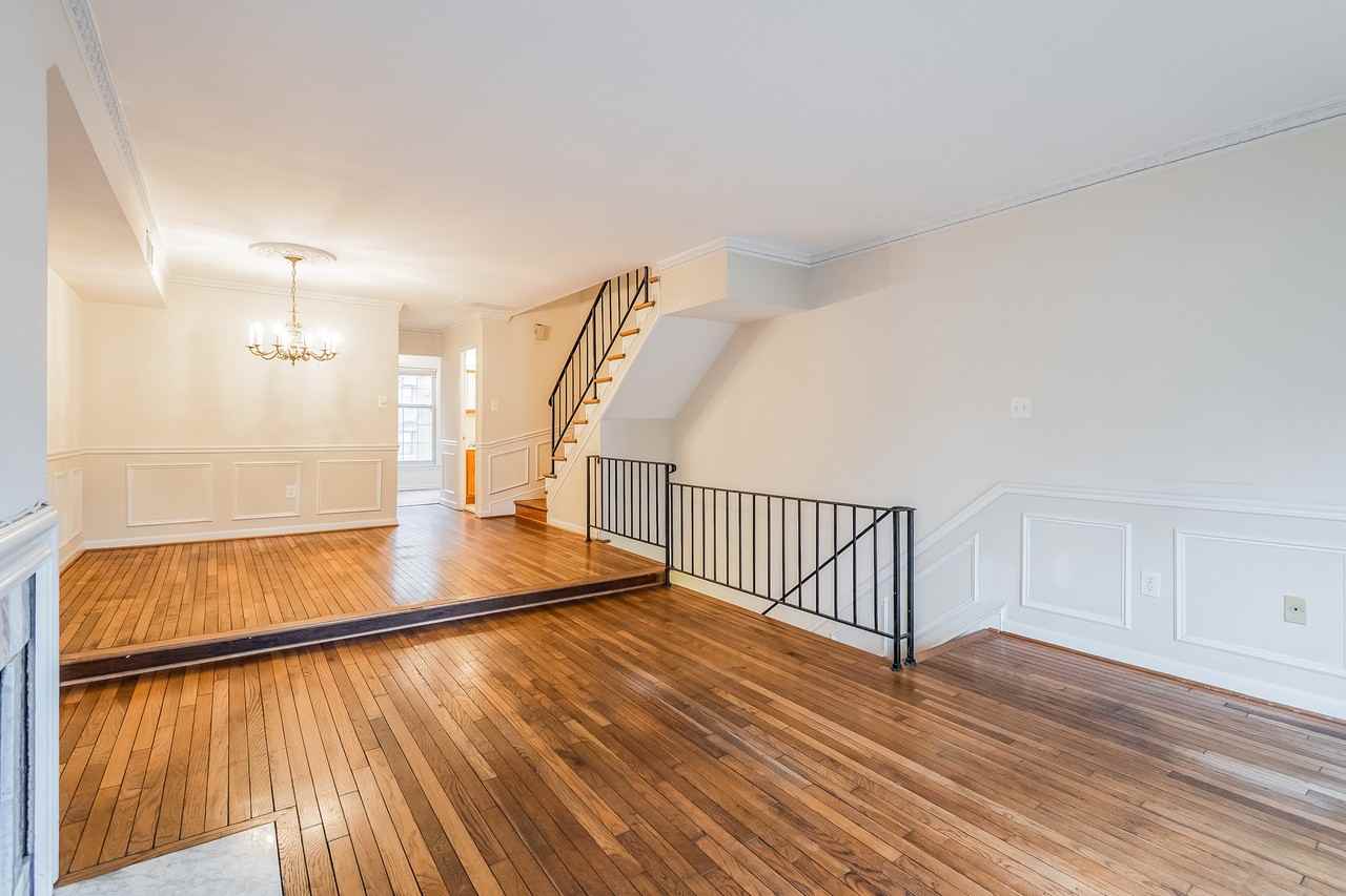 4515 Macarthur Blvd Nw #B - Photo 3 of 22