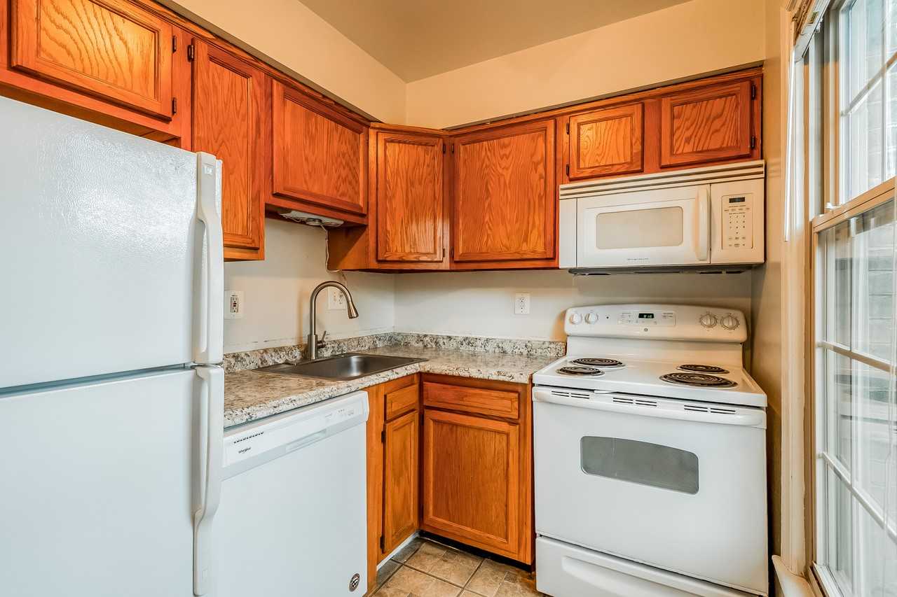 4515 Macarthur Blvd Nw #B - Photo 7 of 22