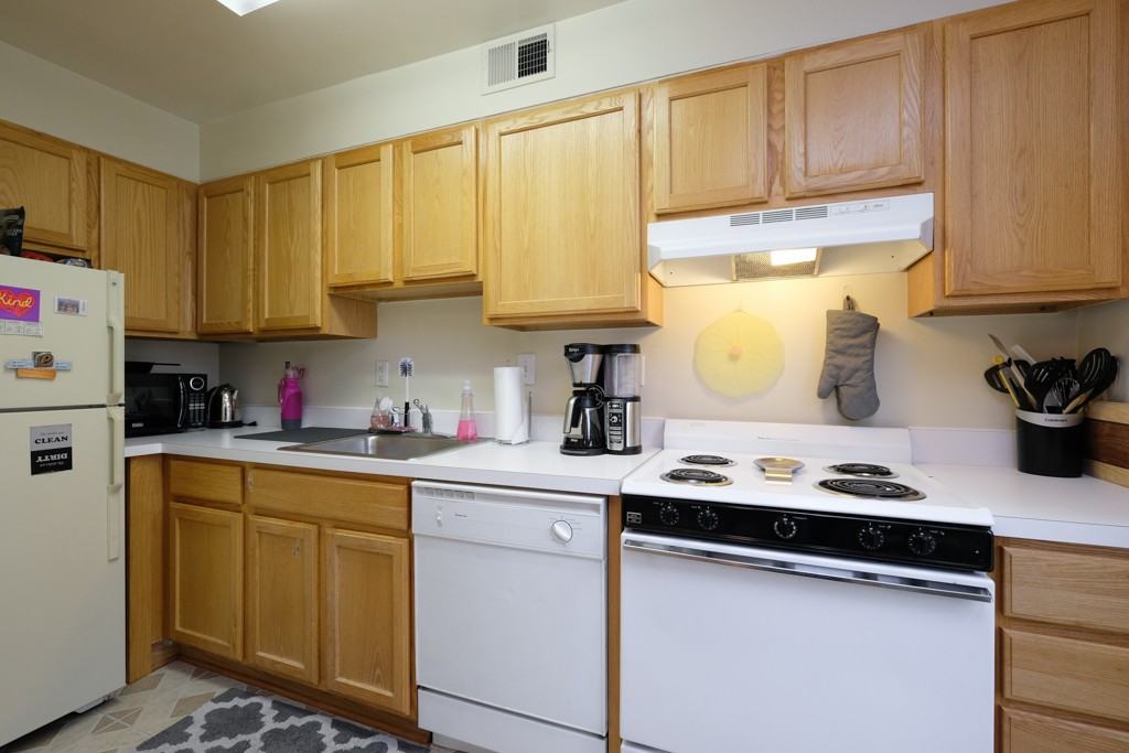 4450 Macarthur Blvd Nw #7B - Photo 6 of 17