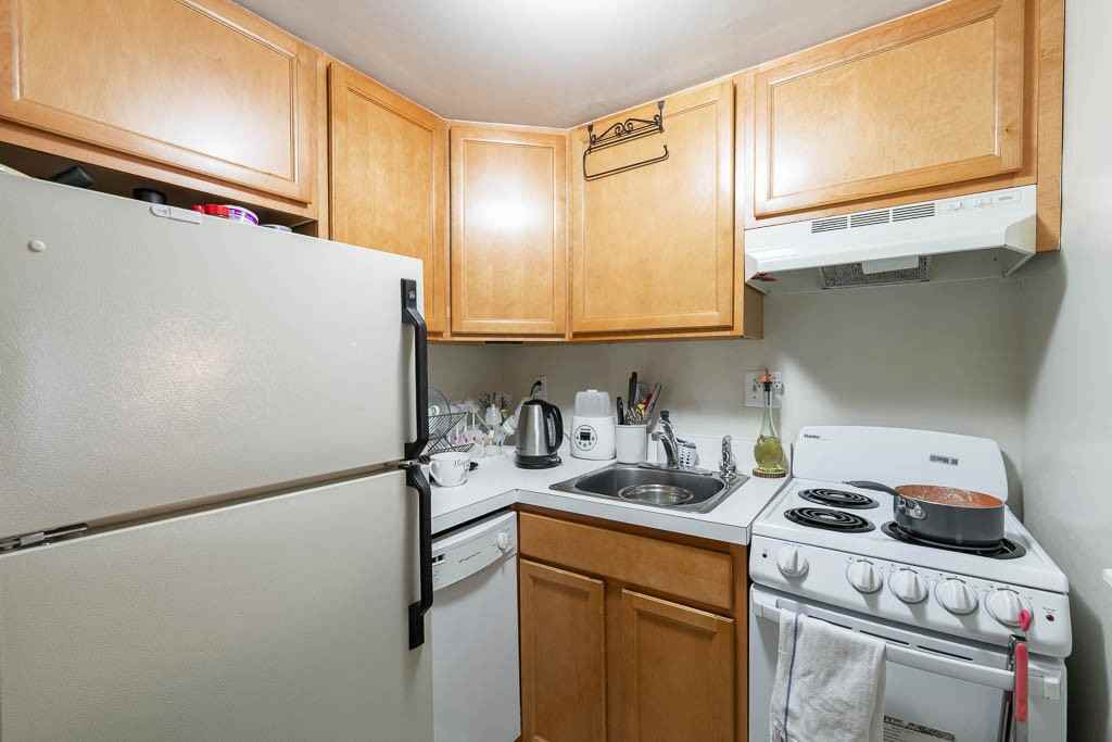 4450 Macarthur Blvd Nw #11A - Photo 5 of 11