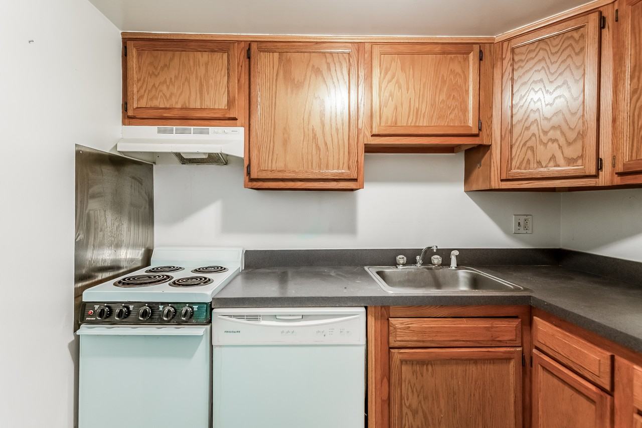 4515 Macarthur Blvd Nw #A - Photo 5 of 21