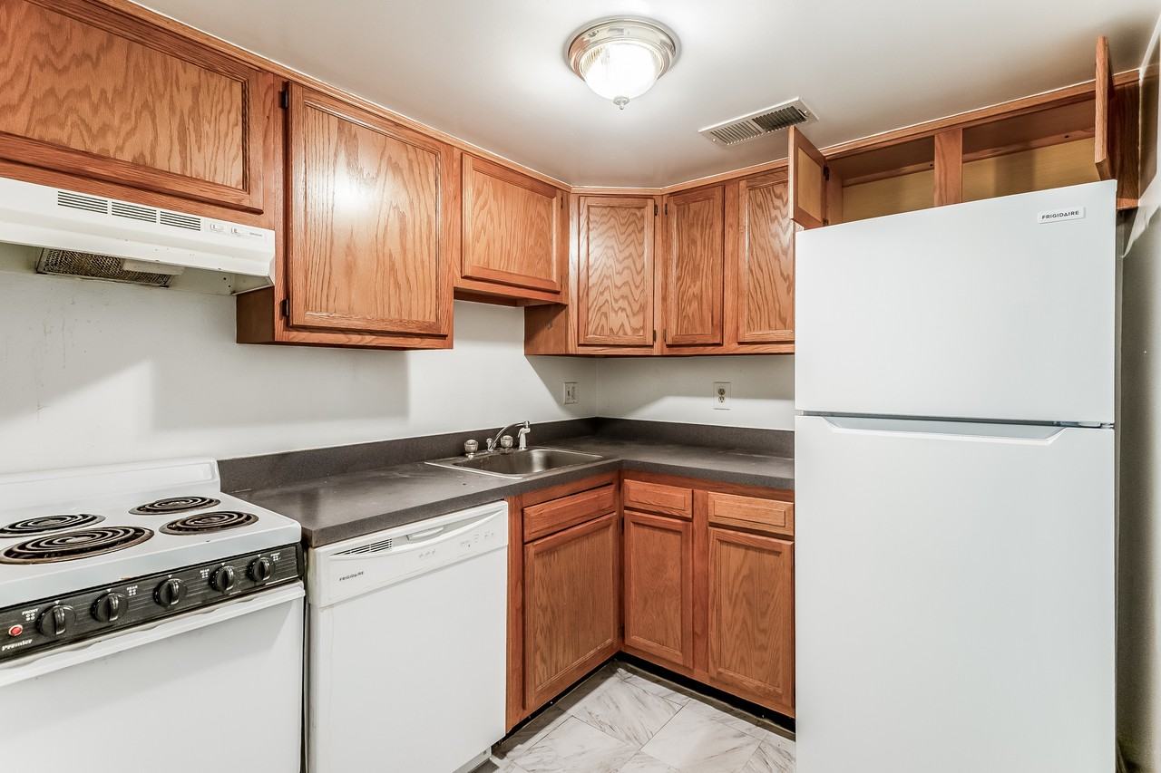 4515 Macarthur Blvd Nw #A - Photo 6 of 21