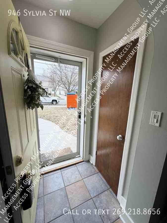 946 Sylvia St Nw - Photo 2 of 29