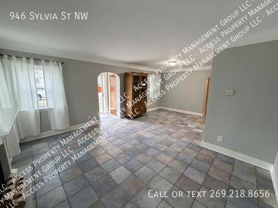 946 Sylvia St Nw - Photo 5 of 29
