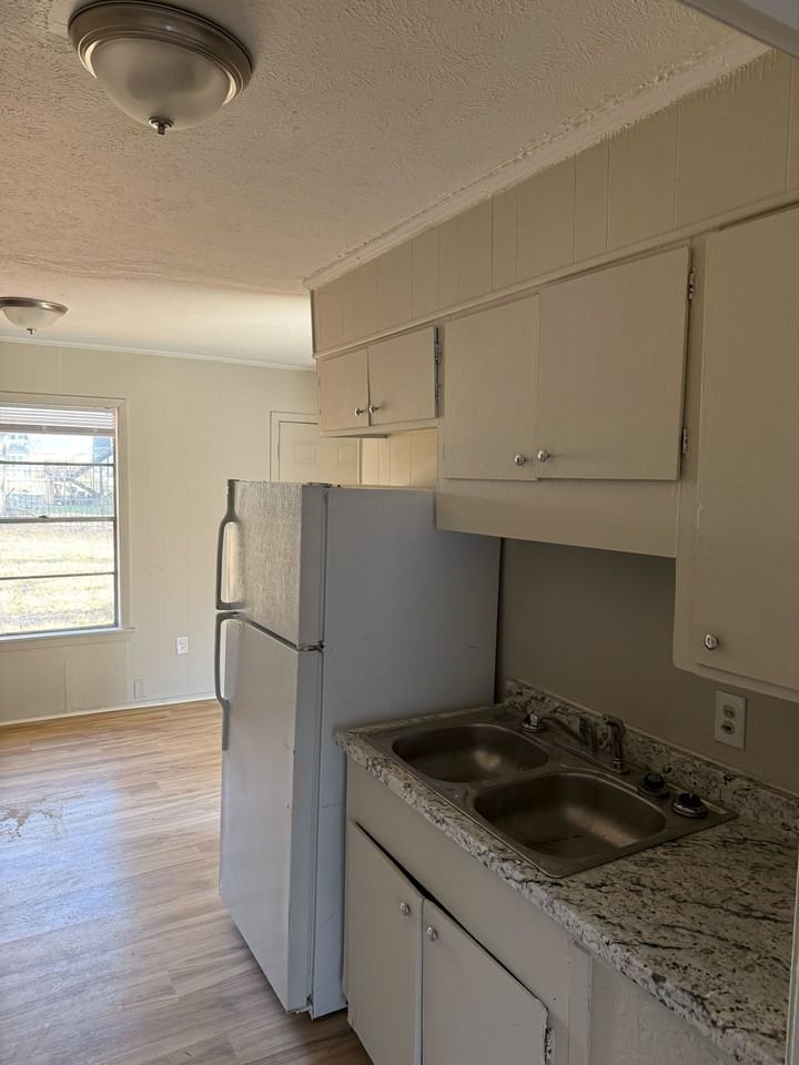 332 N Flag Chapel Rd - Photo 4 of 8