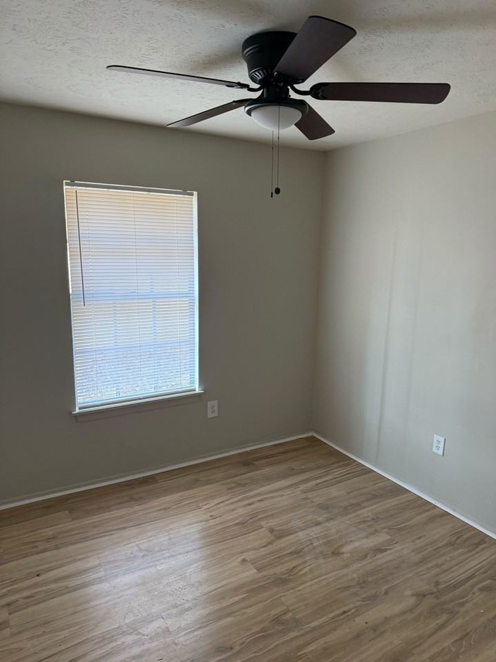 332 N Flag Chapel Rd - Photo 7 of 8