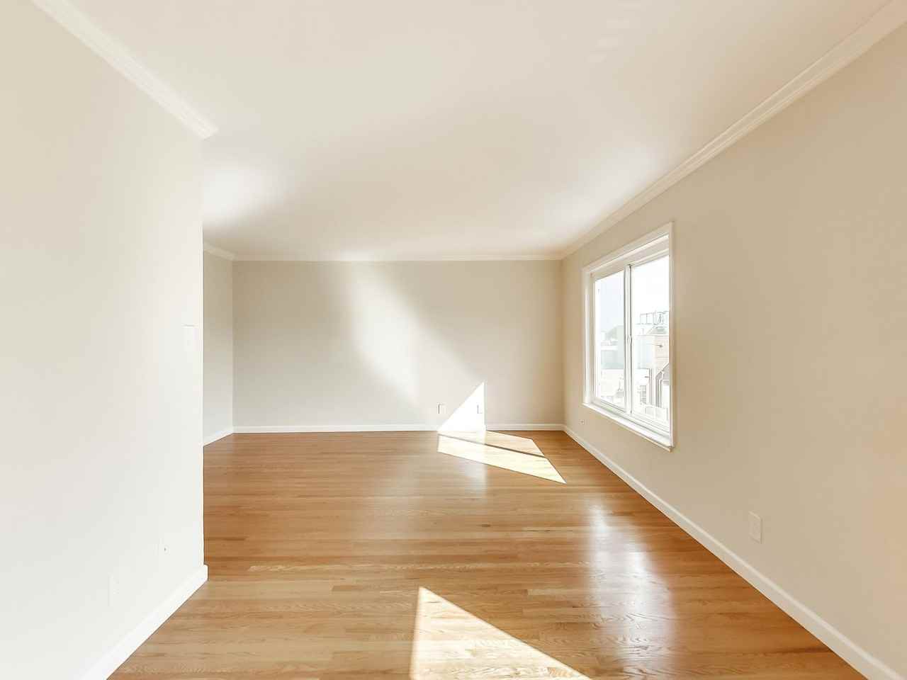 3010 Buchanan St - Photo 3 of 8