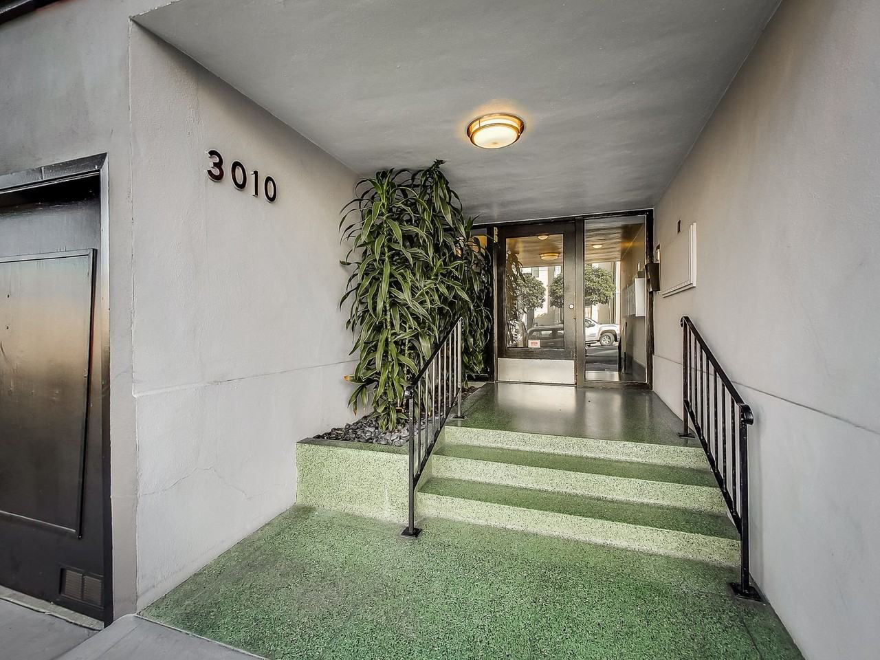 3010 Buchanan St - Photo 7 of 8