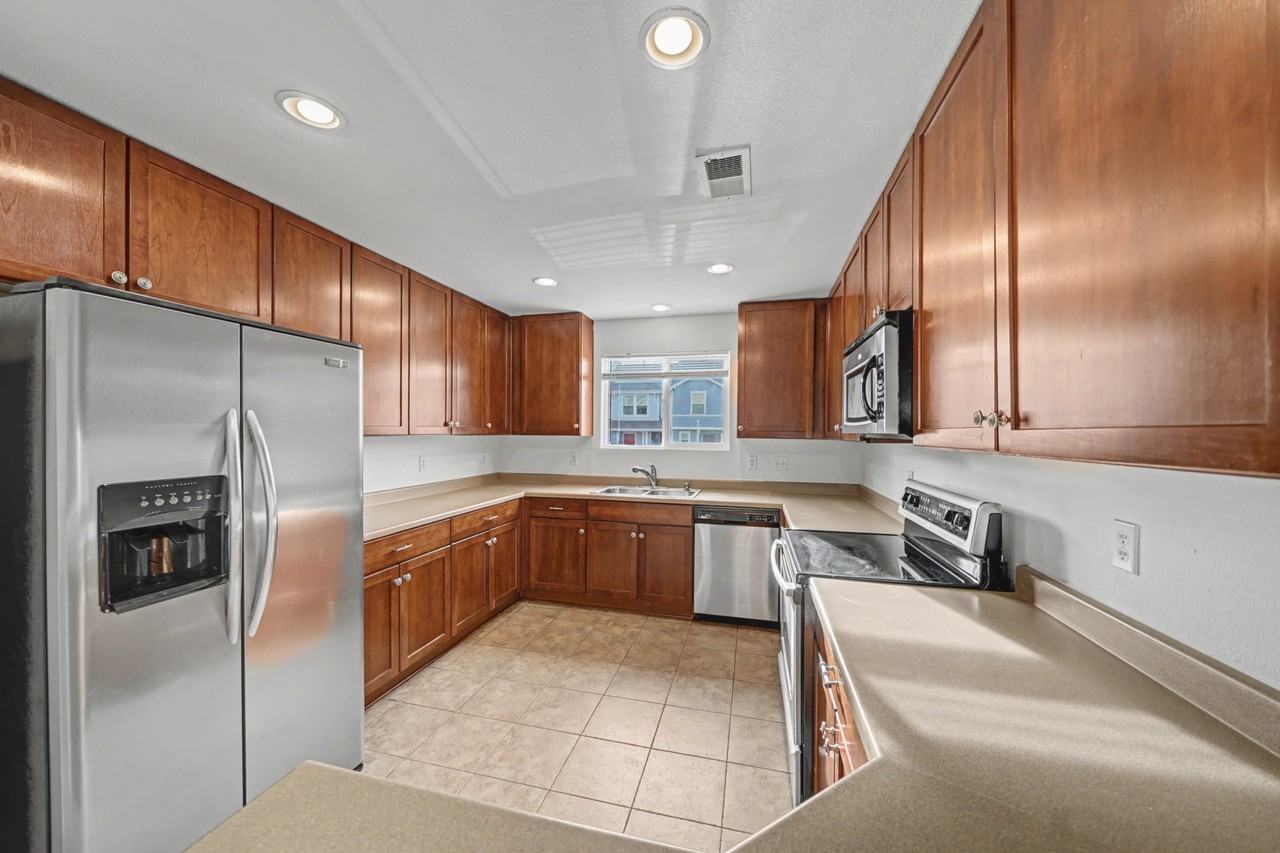 5772 Ceylon St - Photo 4 of 21