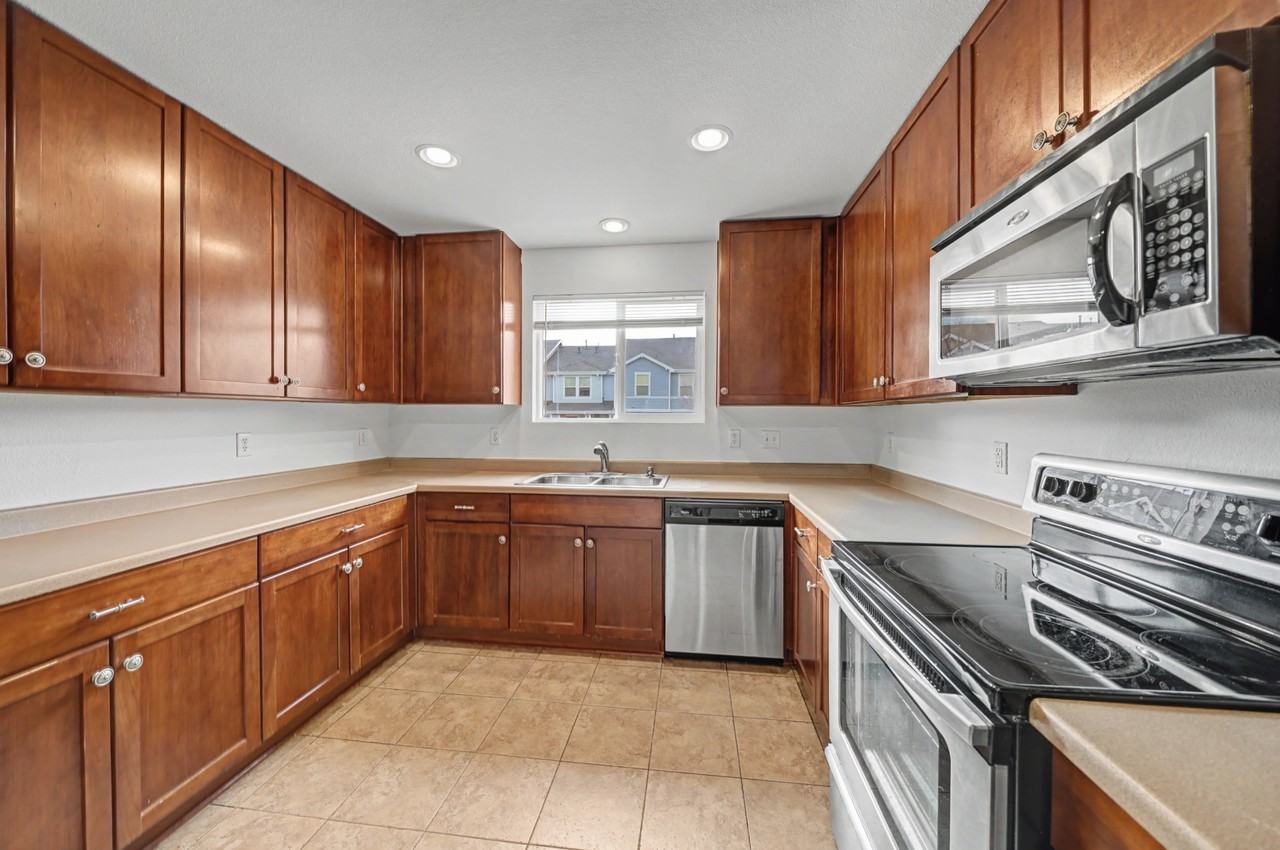 5772 Ceylon St - Photo 5 of 21