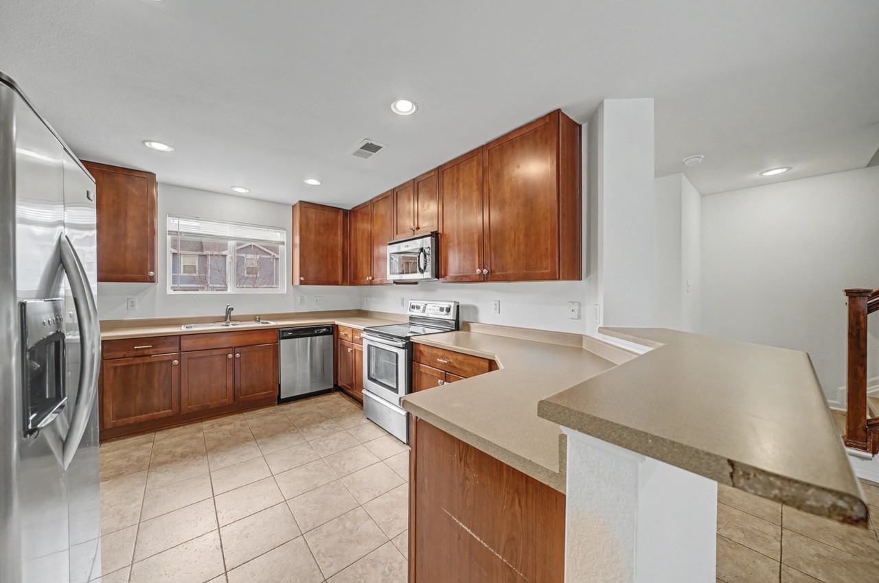 5772 Ceylon St - Photo 6 of 21