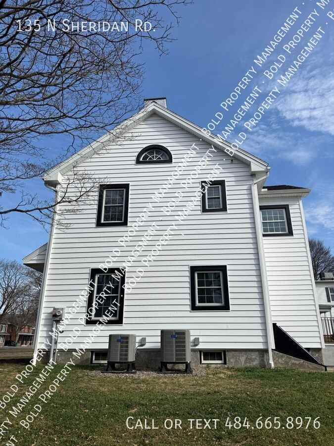 135 N Sheridan Rd - Photo 4 of 22