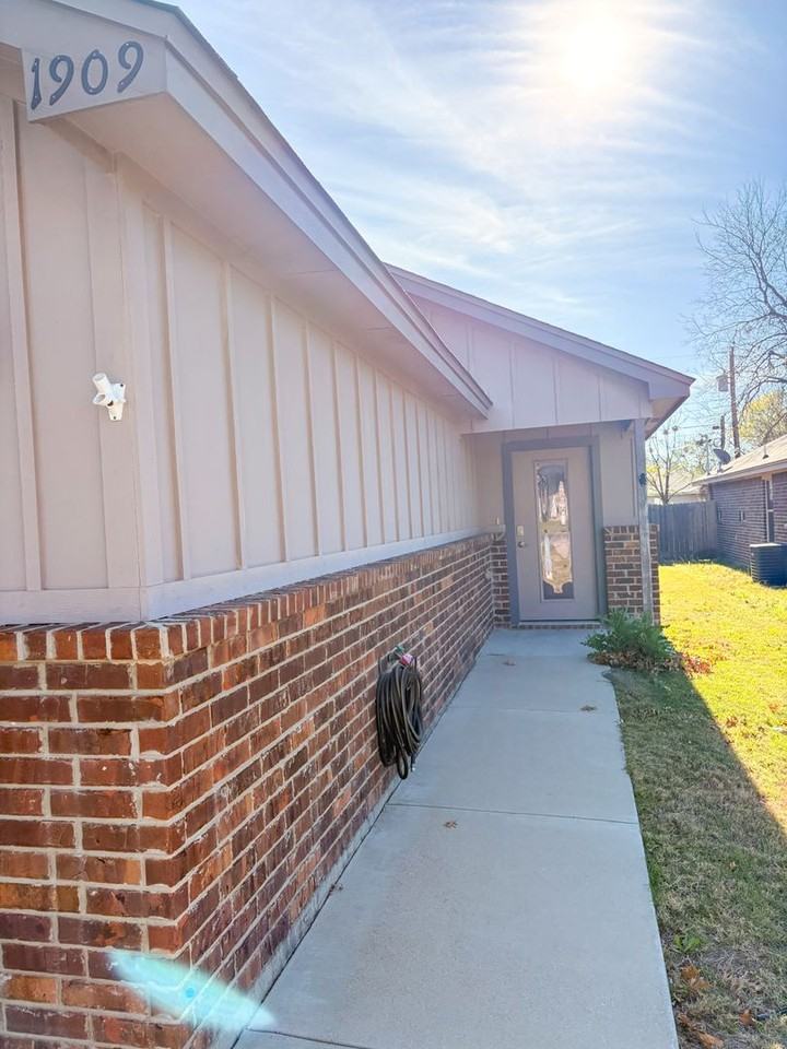 1909 Chiricahua Trce - Photo 2 of 18