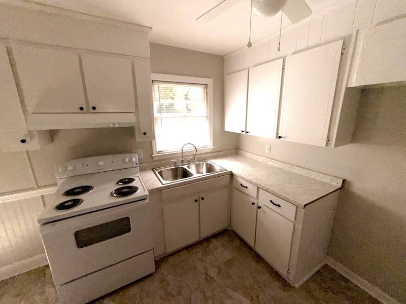 319 Orchard Ln - Photo 3 of 17